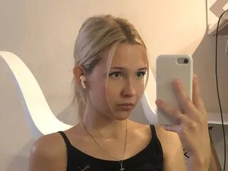 VeronicaBarks cam model - 19 year old - photo 1