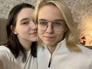 WillieAndCecilla cam model - 18 year old - photo 1
