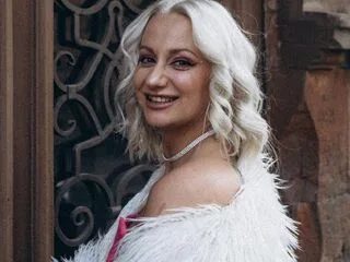 WilsonAvery cam model - 25 year old - photo 1
