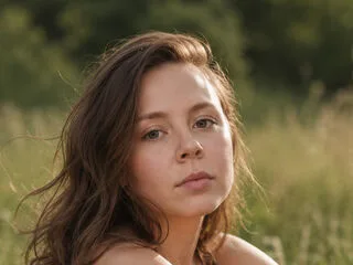 YeeMcneel cam model - 18 year old - photo 1