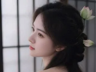 YiQiao cam model - 30 year old - photo 1