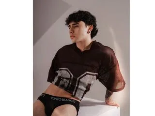 ZackBelmond cam model - 18 year old - photo 1