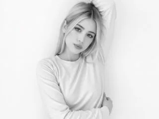 ZaraVelvettt cam model - 25 year old - photo 1